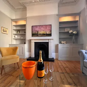 https://villa-no2-clarence-grade-ii-regency-townhouse-short.cardiffhotelswales.com